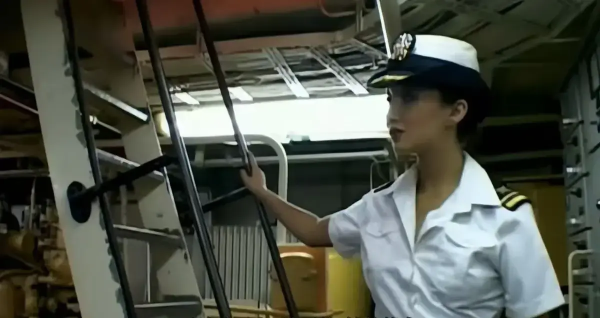 《军舰上的女兵》无删减版HD高清在线看-《军舰上的女兵》全集免费观看无广告-卡楚米领衔主演战场女性赞歌网盘下载