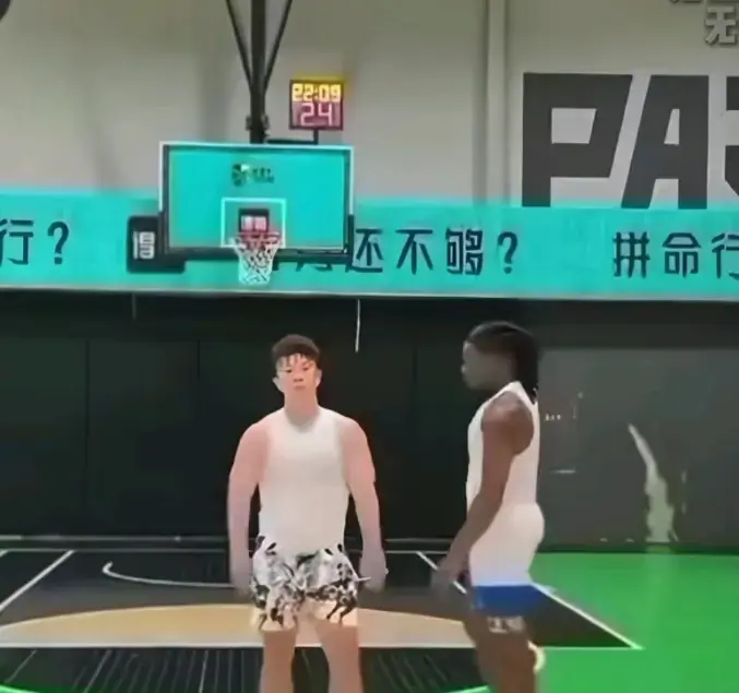 《牛教练的裤子》全1集超清资源-1V1对决竟成裤腰带攻防战-牛教练被黑哥追着扒裤子笑料百出《牛教练的裤子》在线看